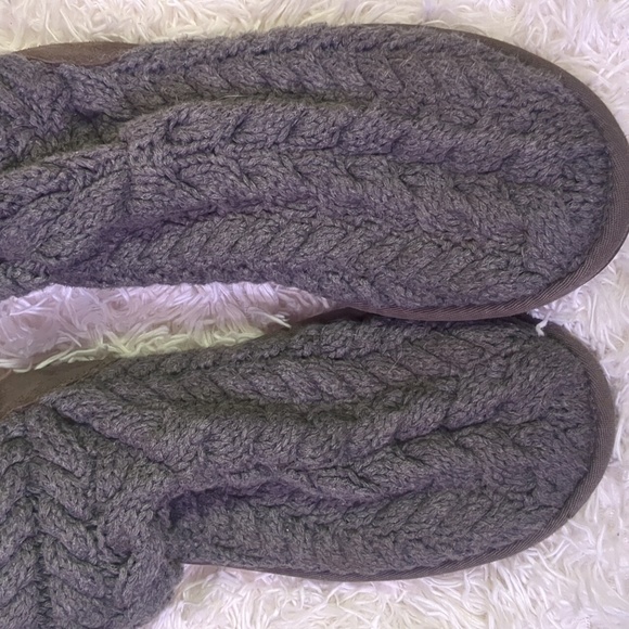 UGGS GRAY SWEATER WITH SILVER BUCKLES SIZE 9 - Picture 5 of 12